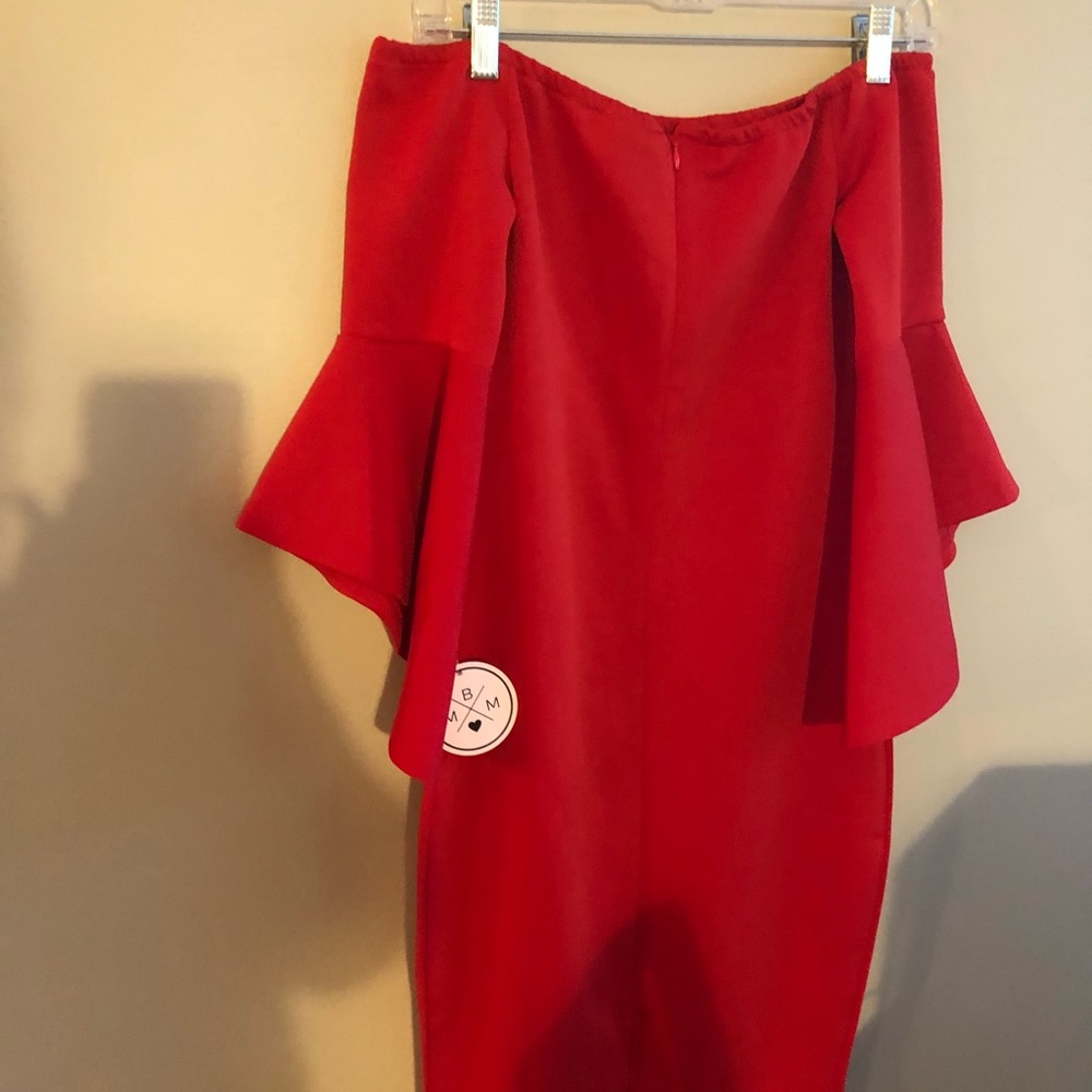🎉Host Pick🎉🎀NEW🎀 Red Off The Shoulder Dress - Picture 7 of 8